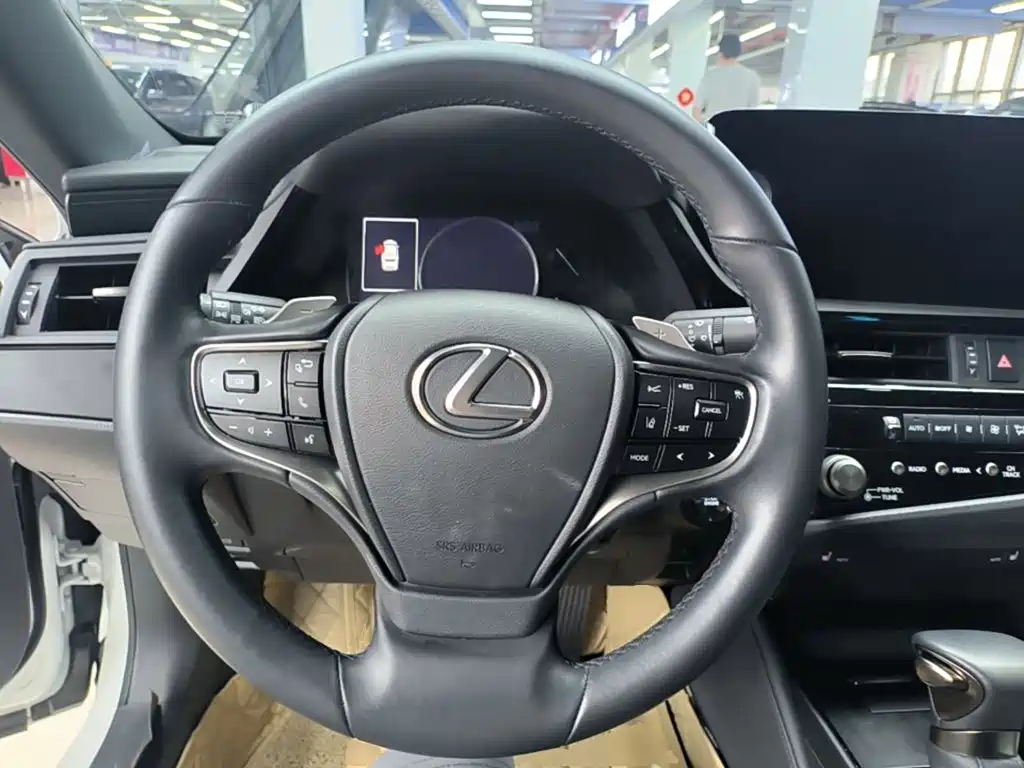 Lexus ES — миниатюра 11