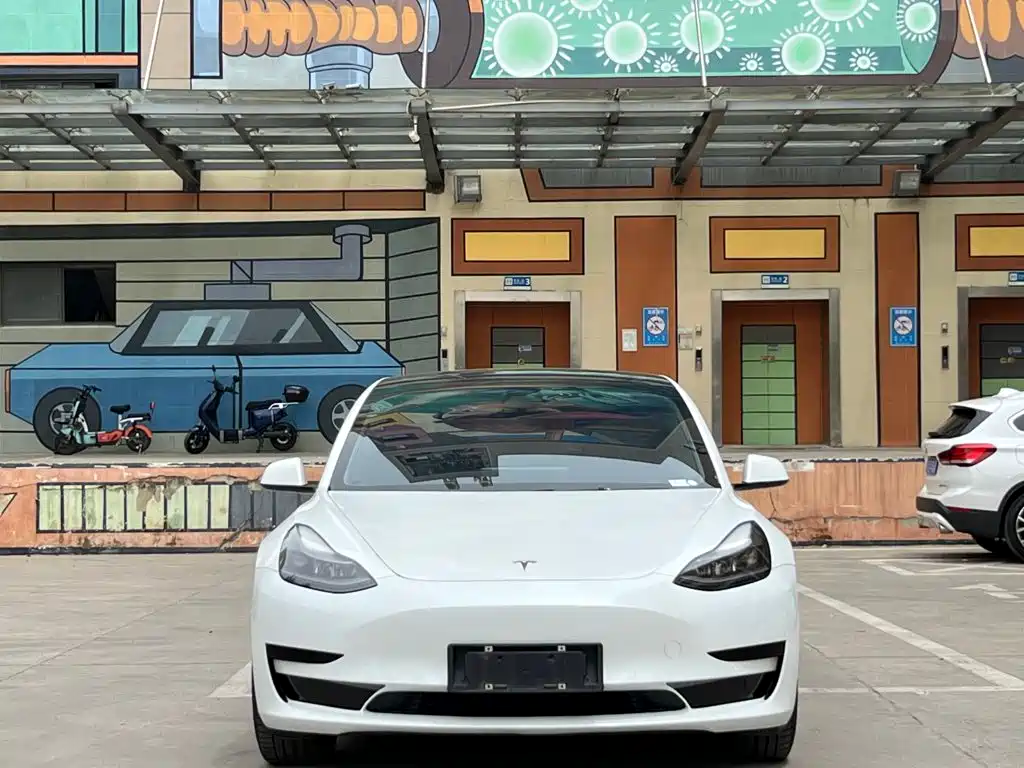 Tesla Model 3 — миниатюра 2