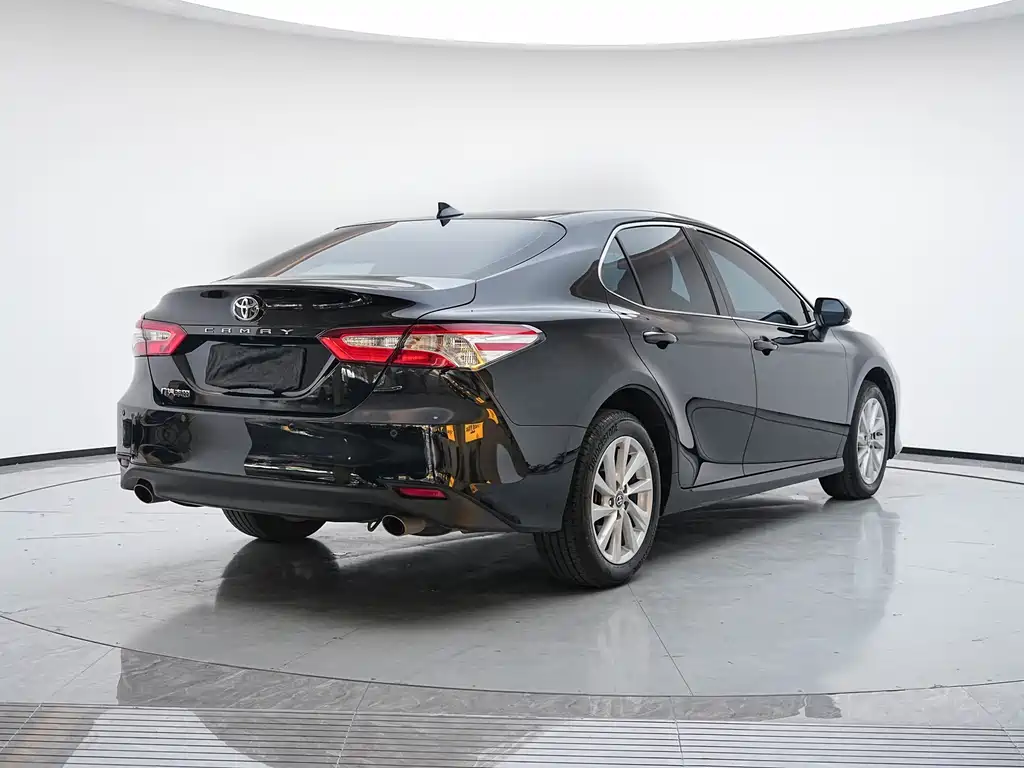Toyota Camry — миниатюра 19