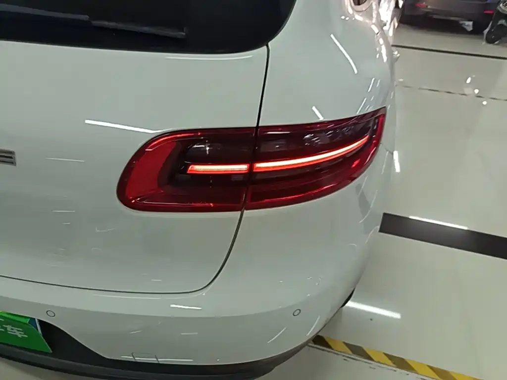 Porsche Macan — миниатюра 8