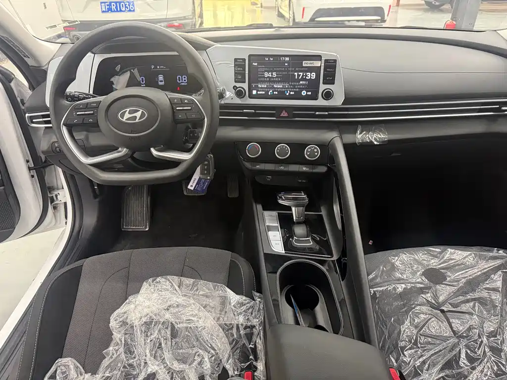 Hyundai Elantra — миниатюра 14