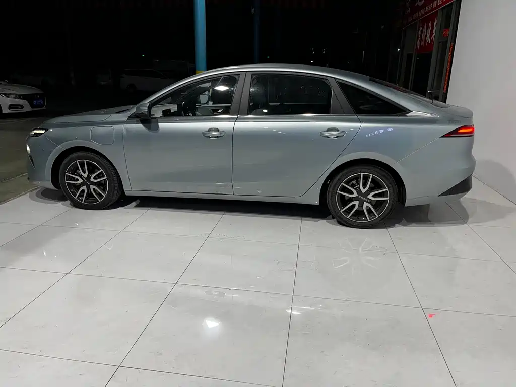 Roewe D6 — миниатюра 4
