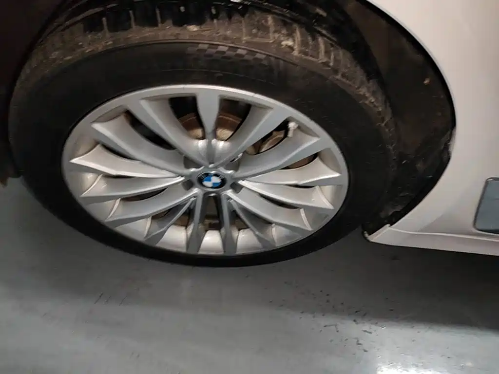 BMW 5 Series — миниатюра 23