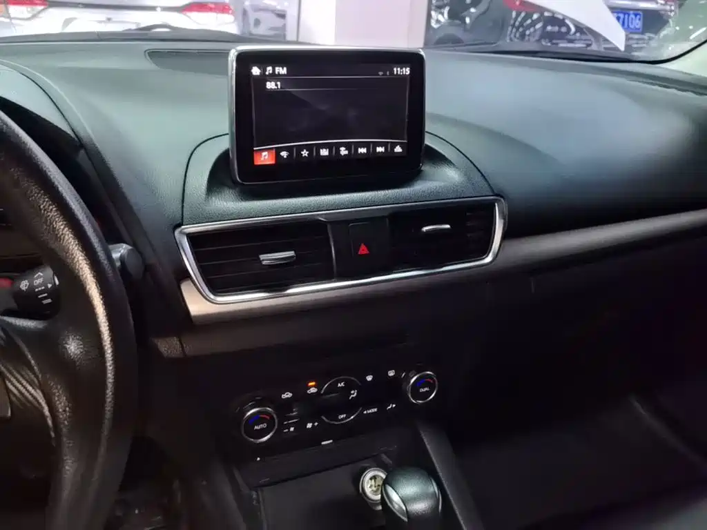 Mazda 3 Axela — миниатюра 13