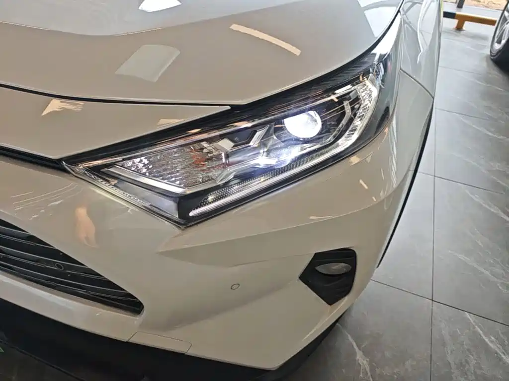 Toyota RAV4 — миниатюра 24