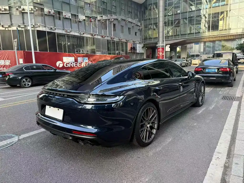 PORSCHE PANAMERA