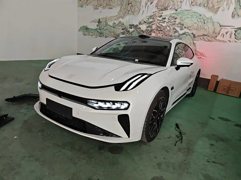 Zeekr 001 2025