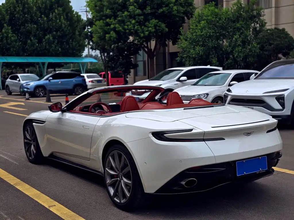 Aston Martin DB11 — миниатюра 4