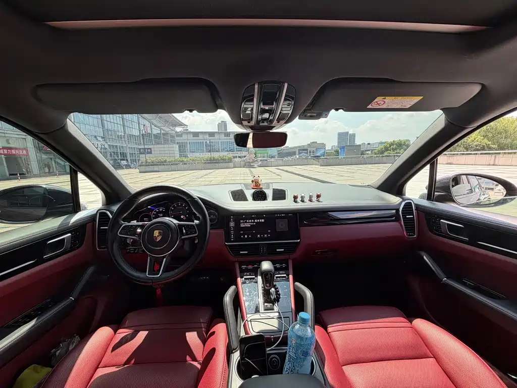 Porsche Cayenne — миниатюра 7