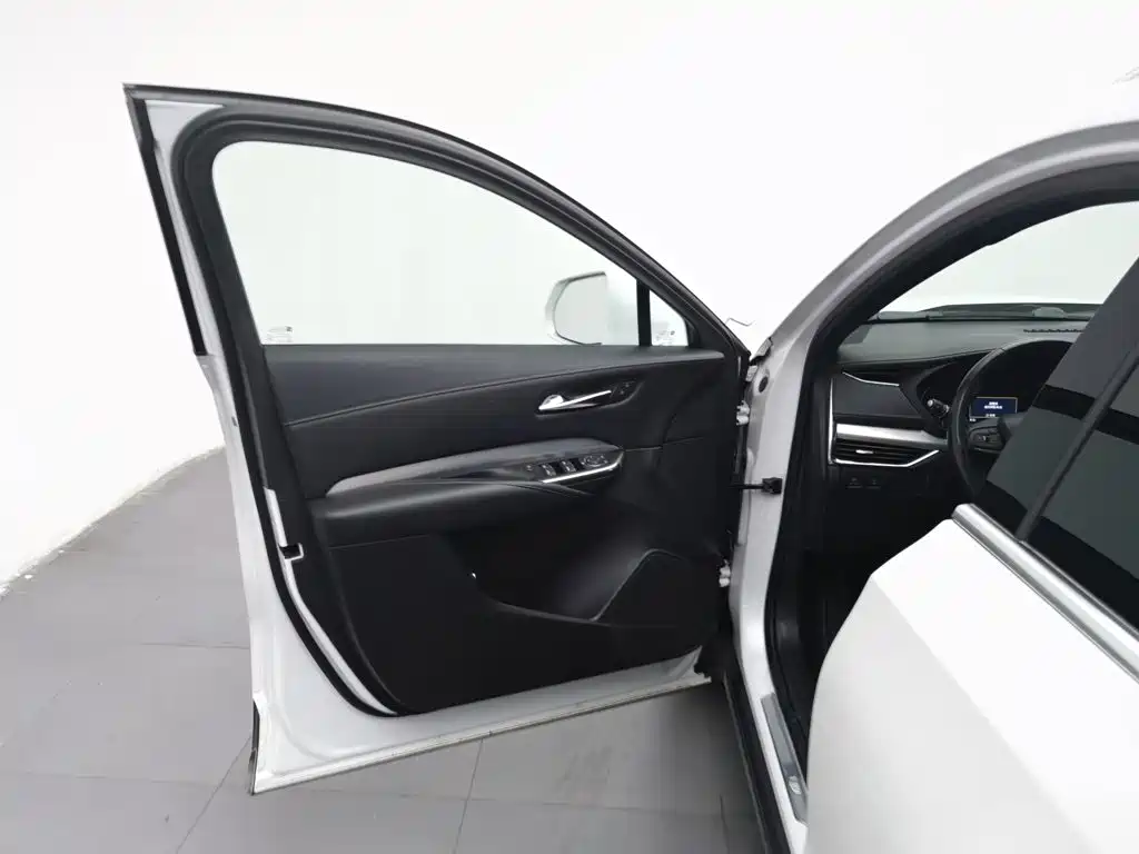 Cadillac XT4 — миниатюра 8