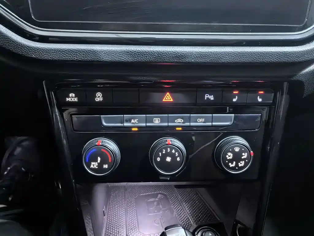 Volkswagen T-Roc — миниатюра 16