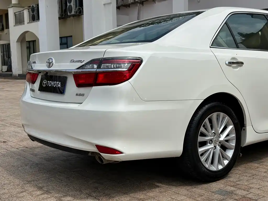 TOYOTA CAMRY