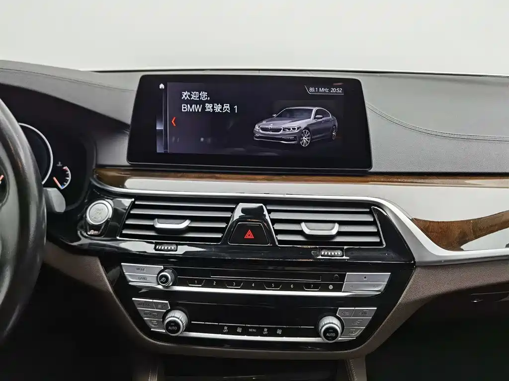 BMW 5 Series — миниатюра 12