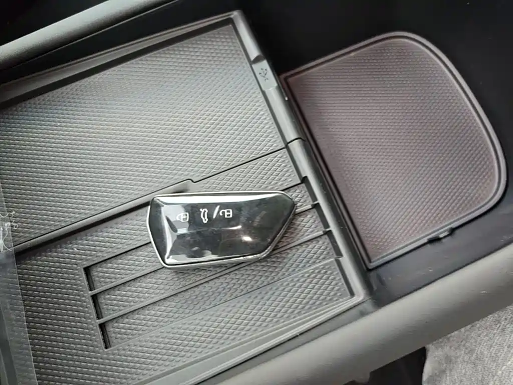 Volkswagen 06 2025 Pure