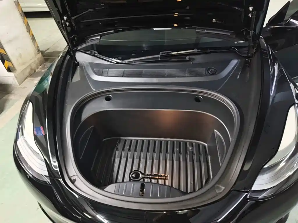 Tesla Model 3 — миниатюра 20