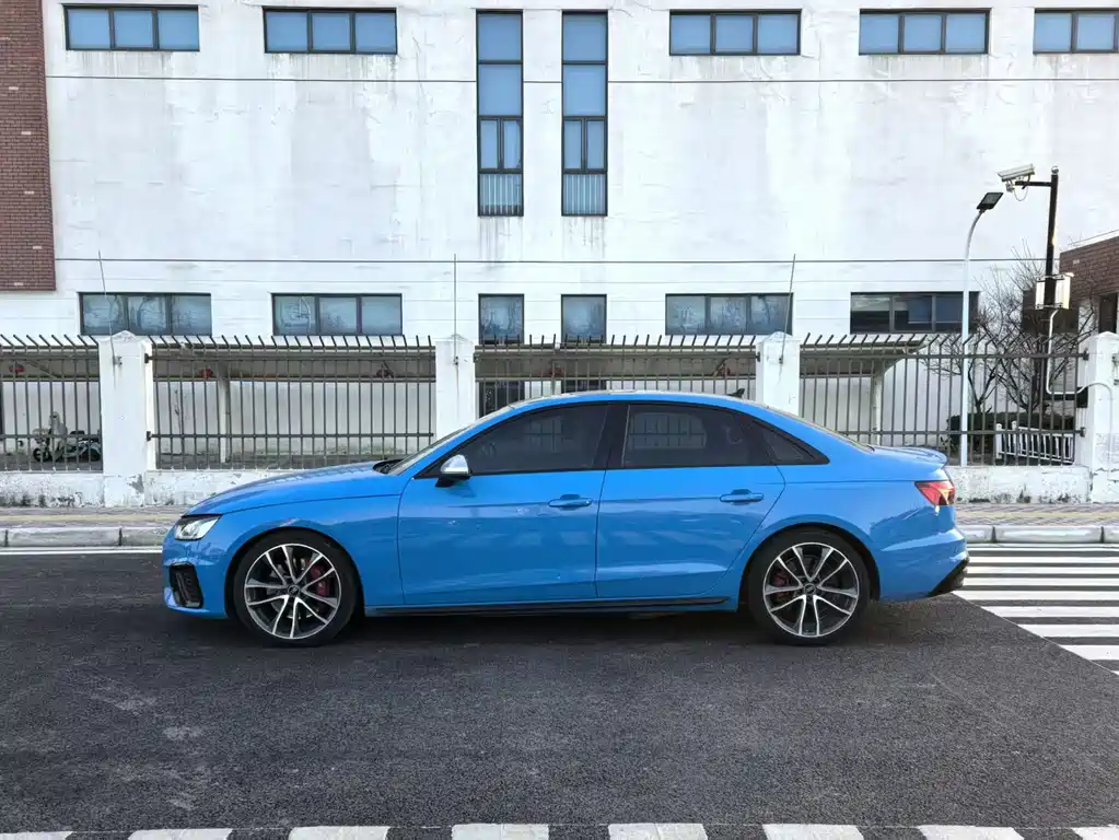 AUDI S4