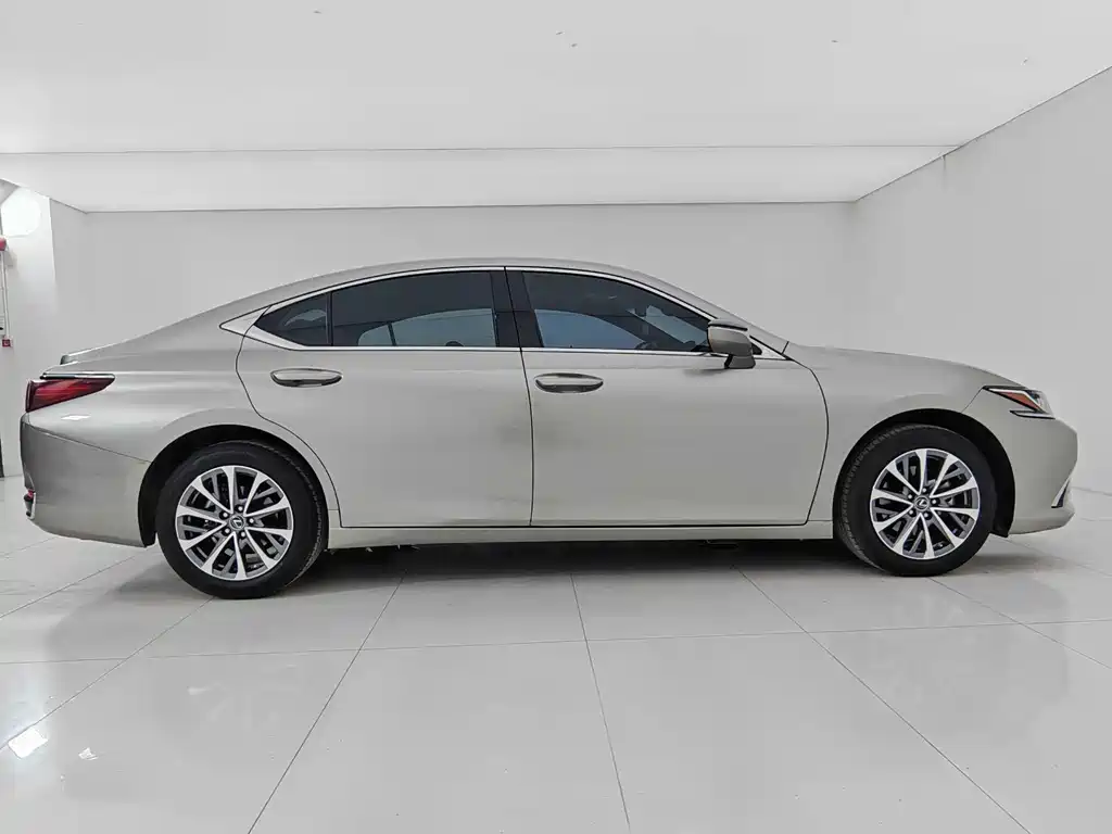 Lexus ES 2024 200 Premium