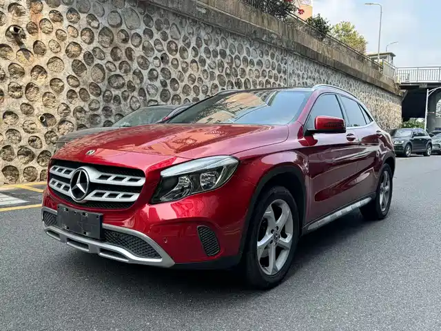 MERCEDES-BENZ GLA