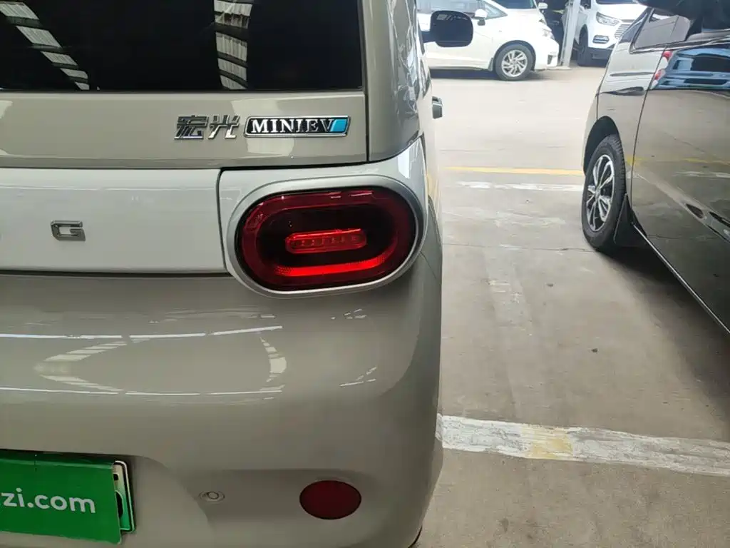 Wuling MINIEV — миниатюра 8