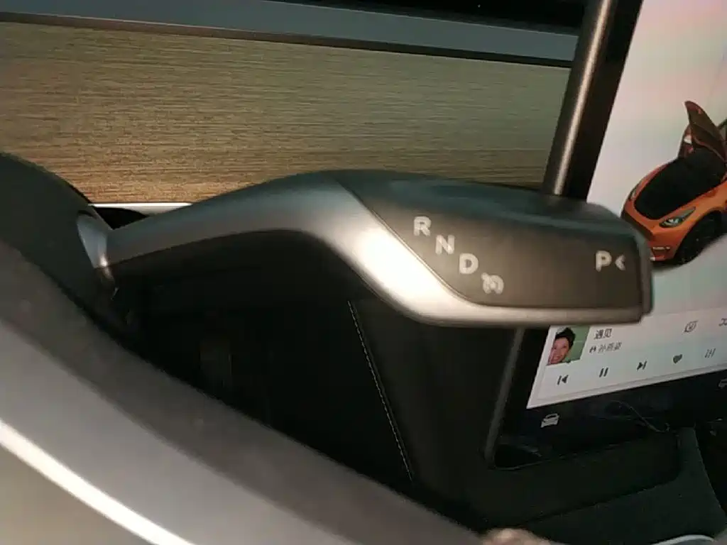 Tesla Model Y — миниатюра 14