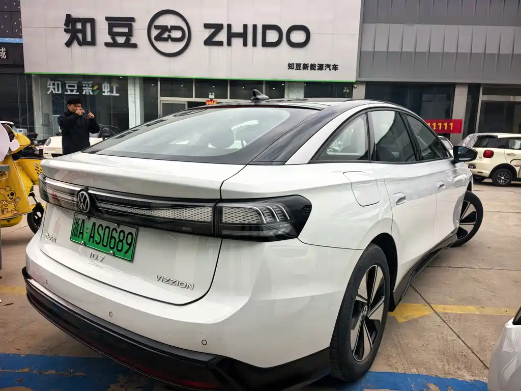 VOLKSWAGEN ID.7 VIZZION