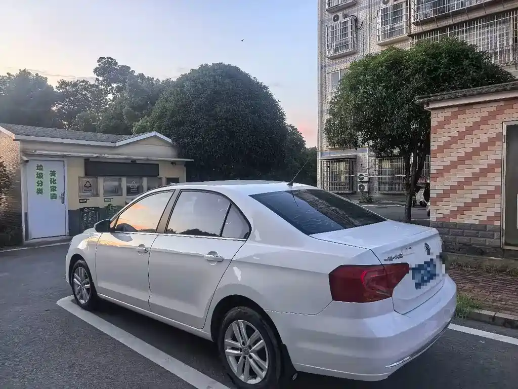 Volkswagen Jetta — миниатюра 4
