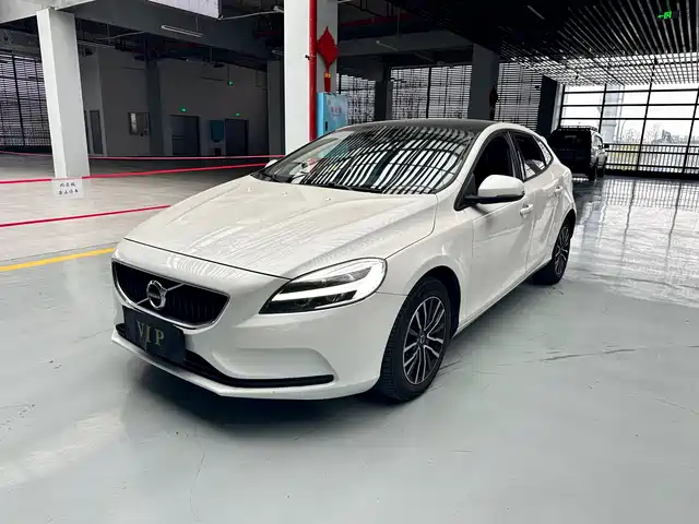 volvo v40