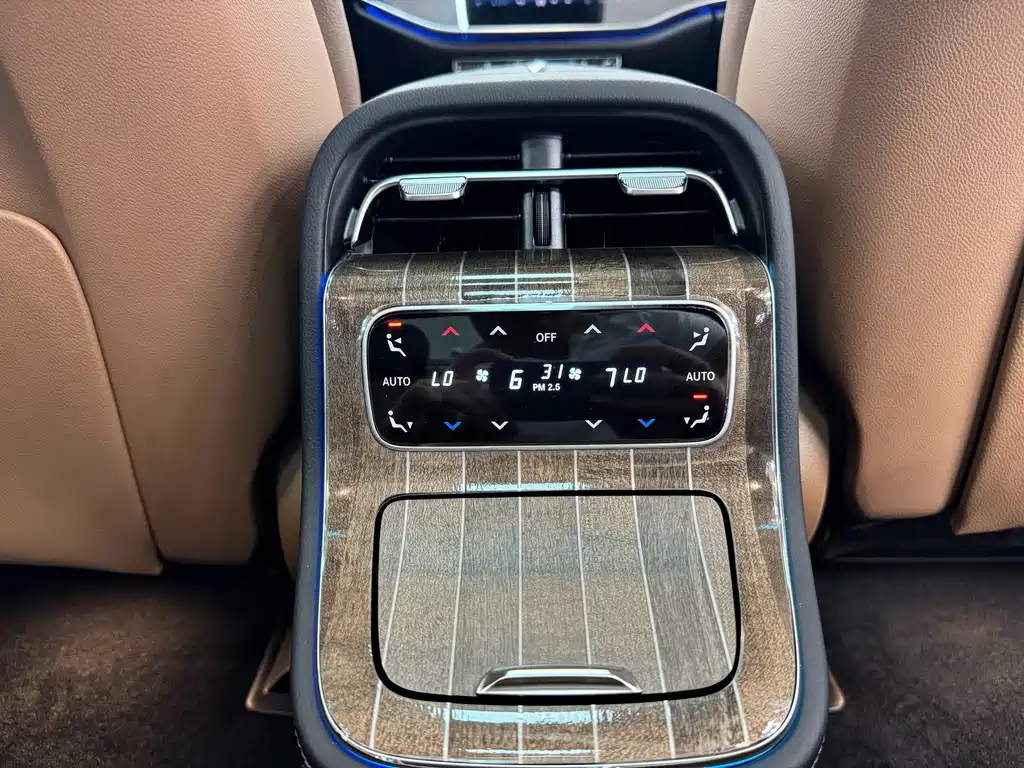 Mercedes-Benz E-Class — миниатюра 12