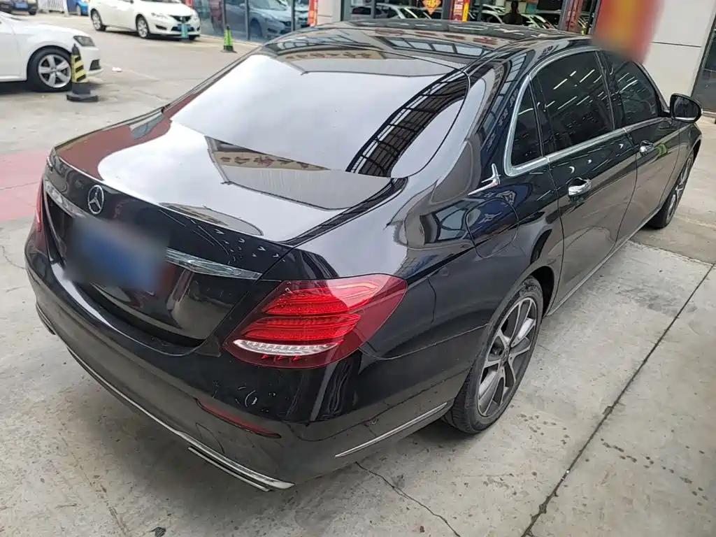 Mercedes-Benz E-Class — миниатюра 7