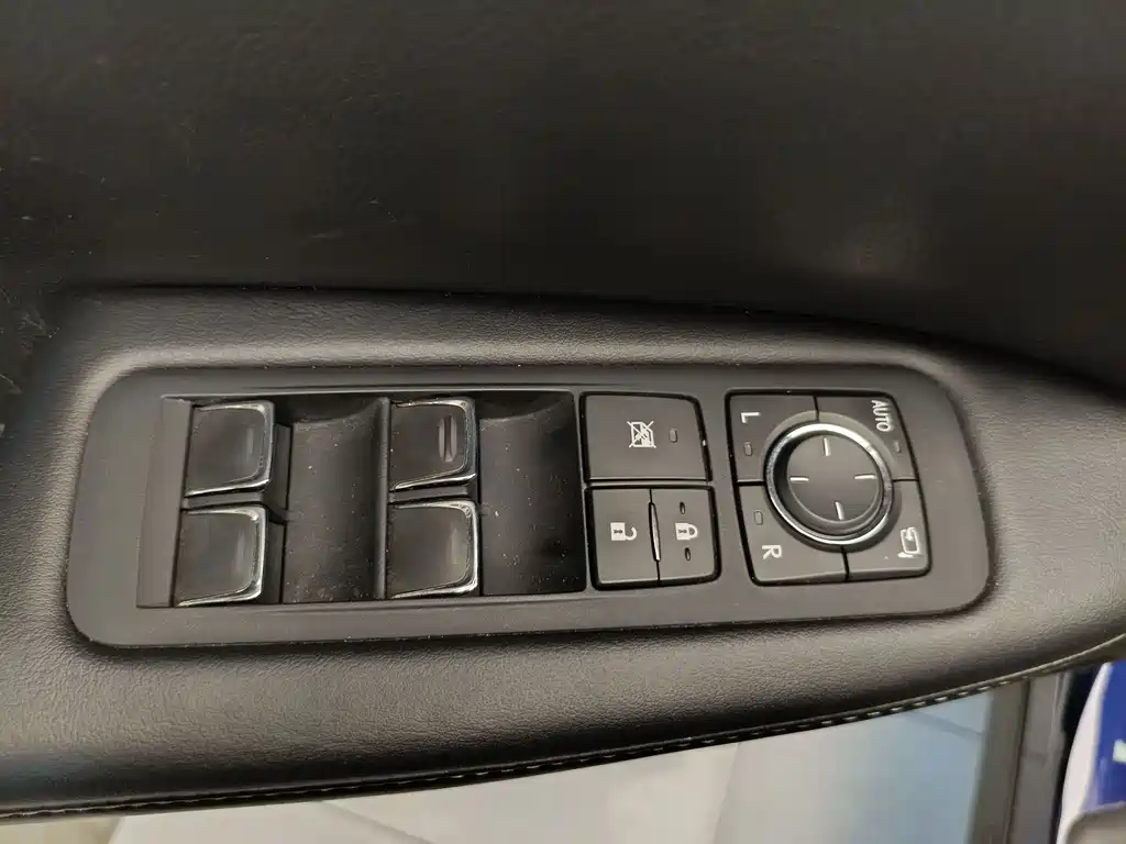 Lexus RX — миниатюра 9