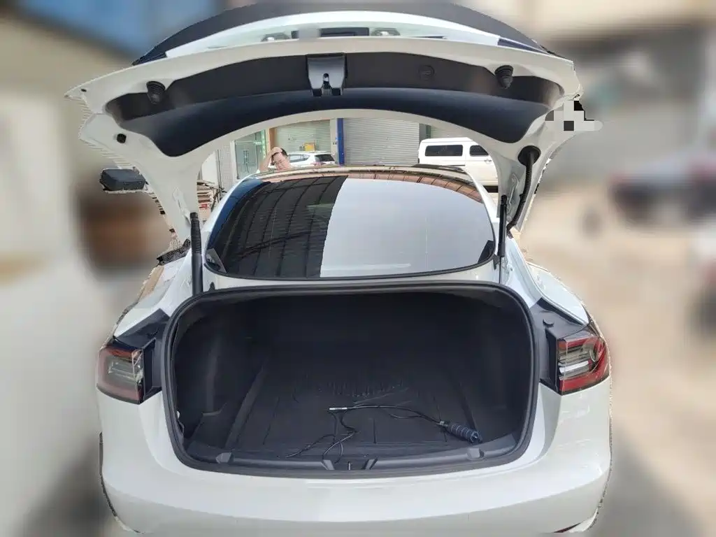 Tesla Model 3 — миниатюра 15