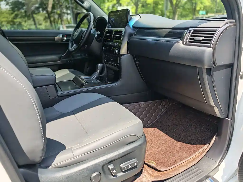 Lexus GX — миниатюра 10