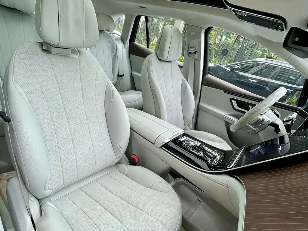 Mercedes-Benz EQE SUV — миниатюра 14