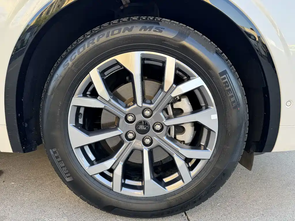 Ford Edge — миниатюра 8