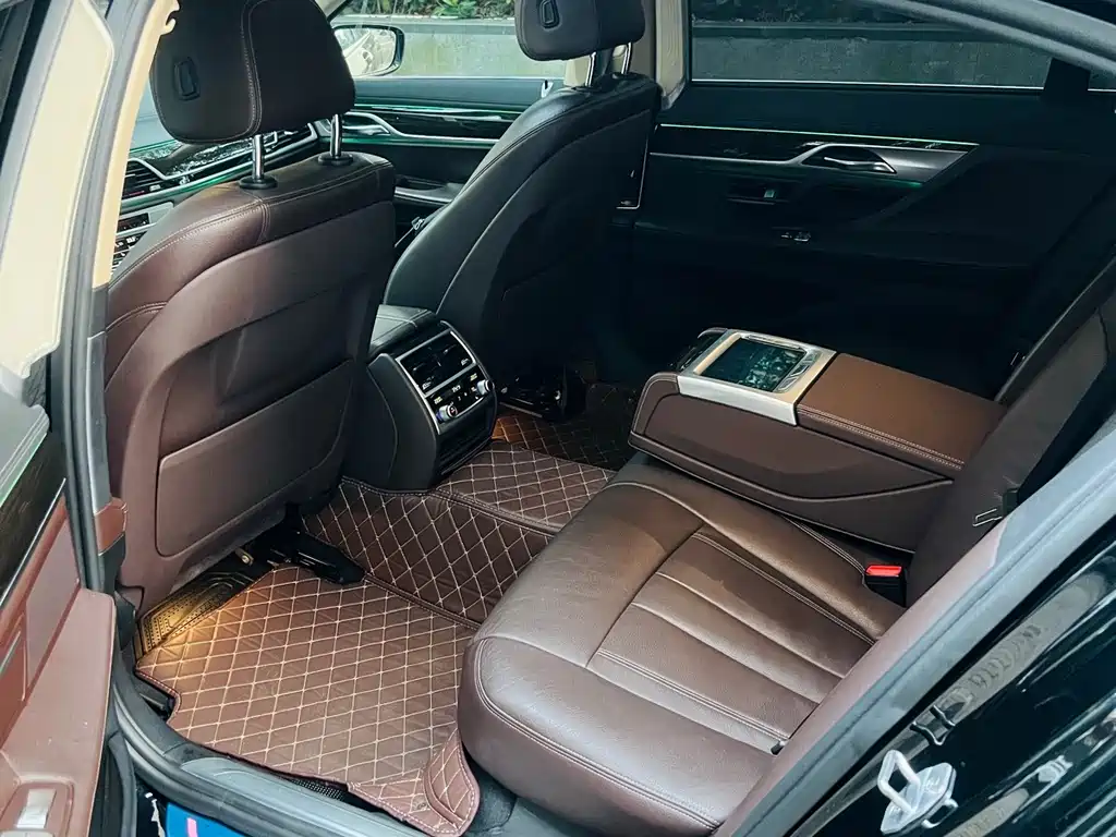 BMW 7 Series — миниатюра 7