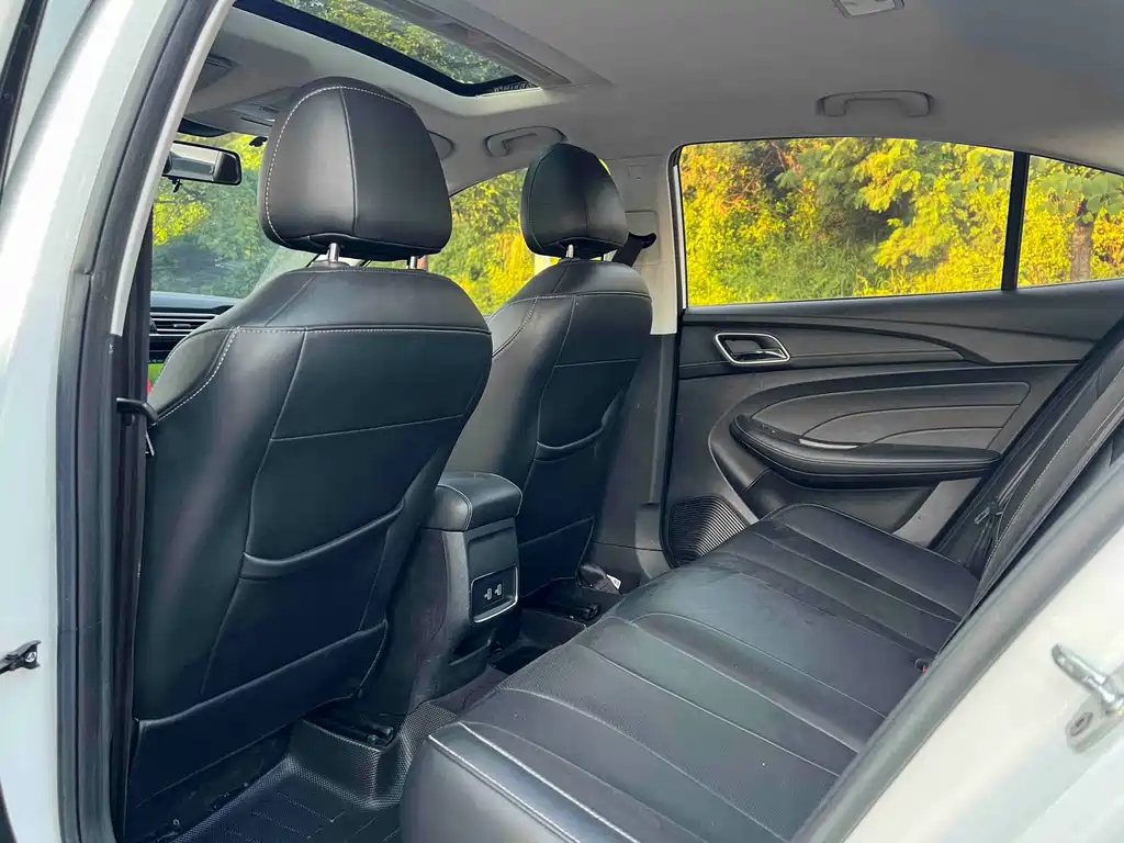 Roewe i5 — миниатюра 10