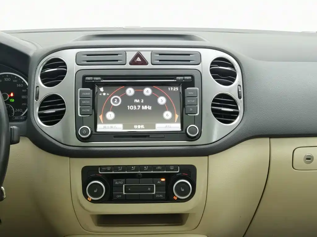 Volkswagen Tiguan — миниатюра 12