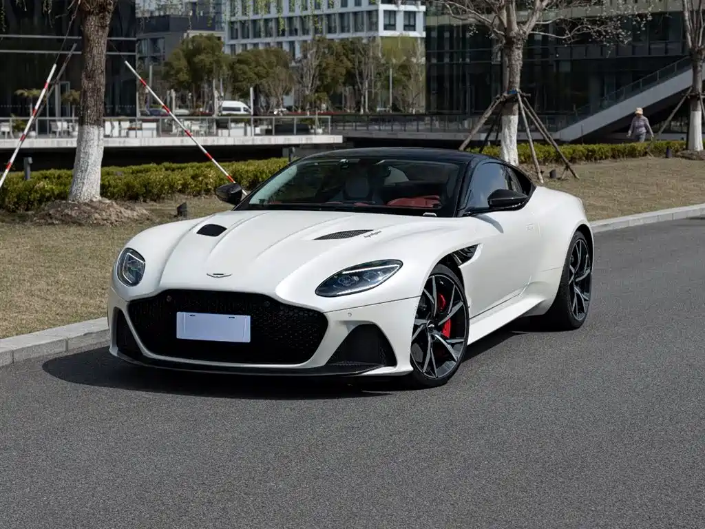Aston Martin DBS 2019