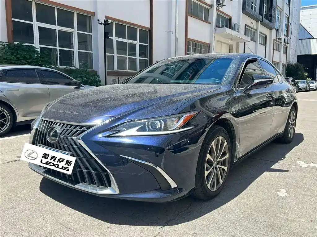Lexus ES 2022