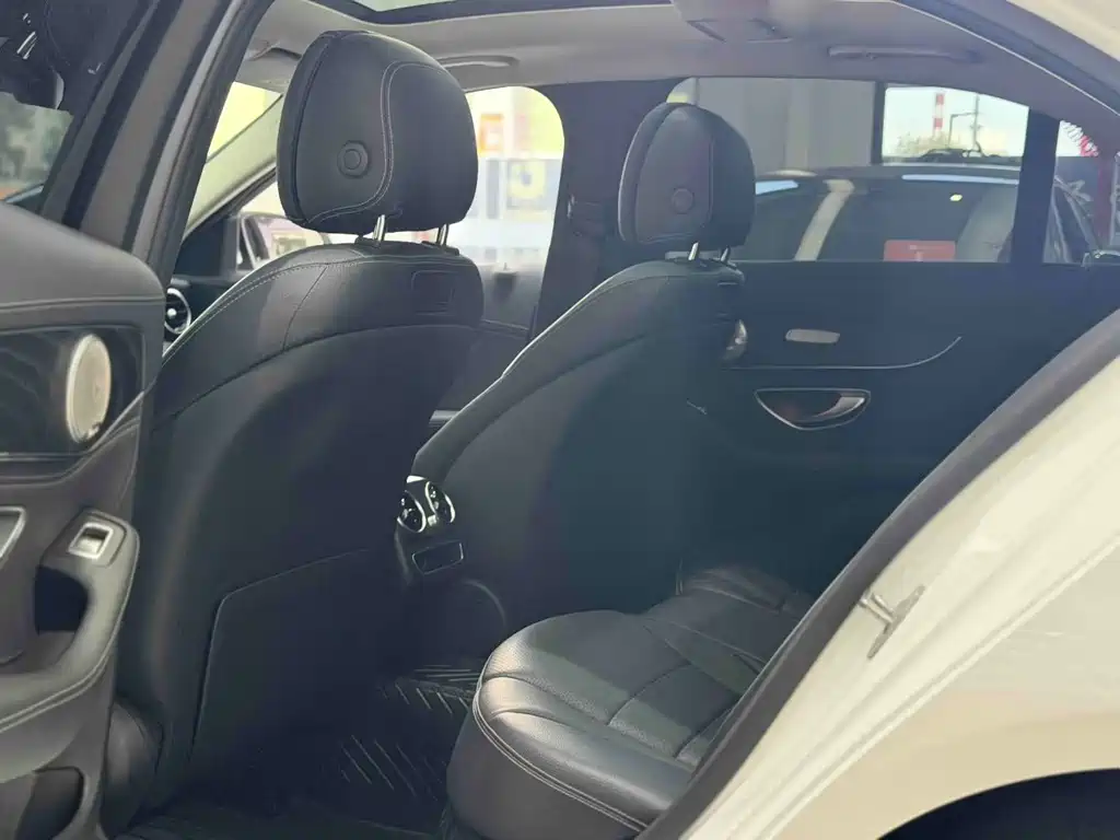 Mercedes-Benz C-Class — миниатюра 6