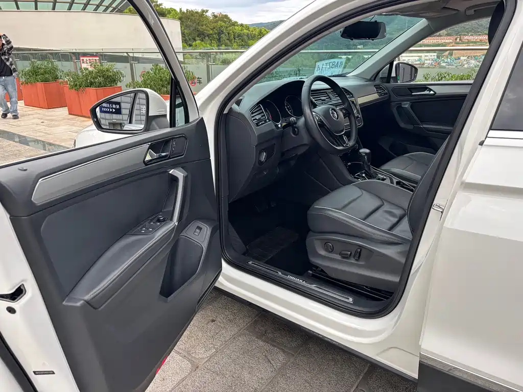 Volkswagen Tiguan L — миниатюра 14