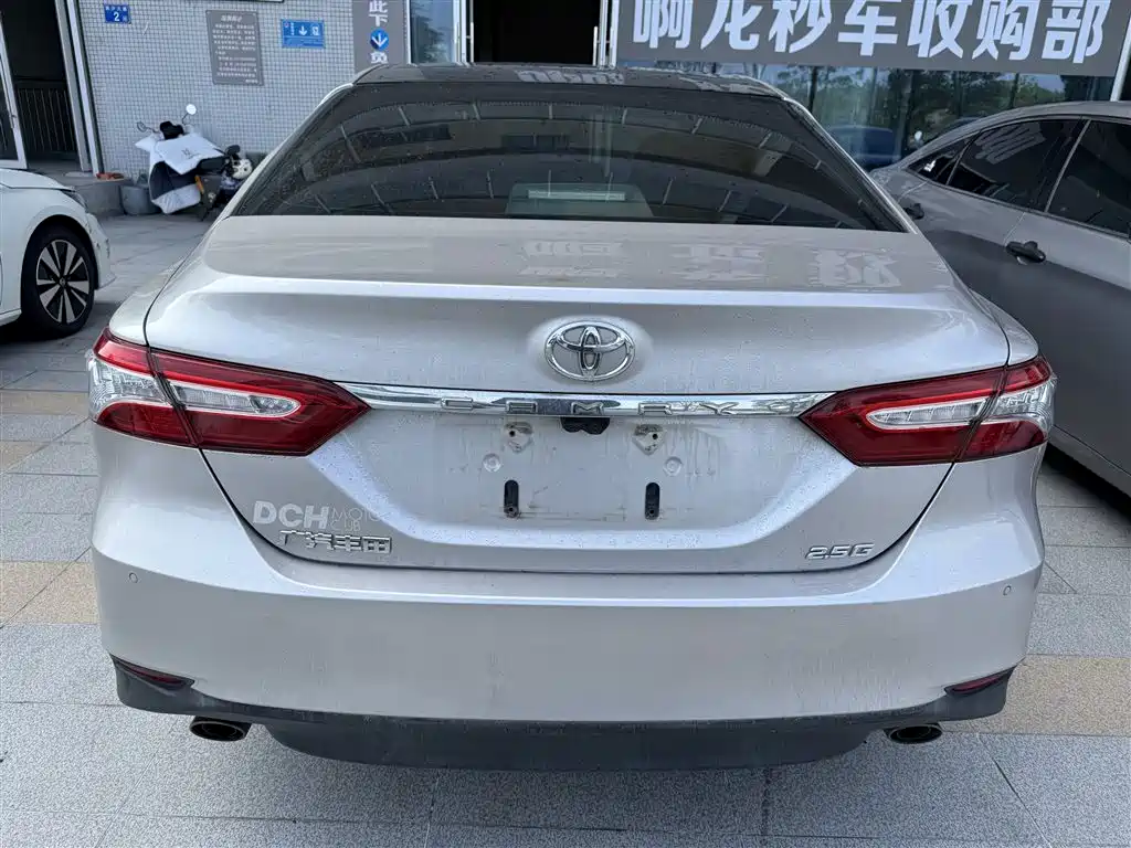 TOYOTA CAMRY