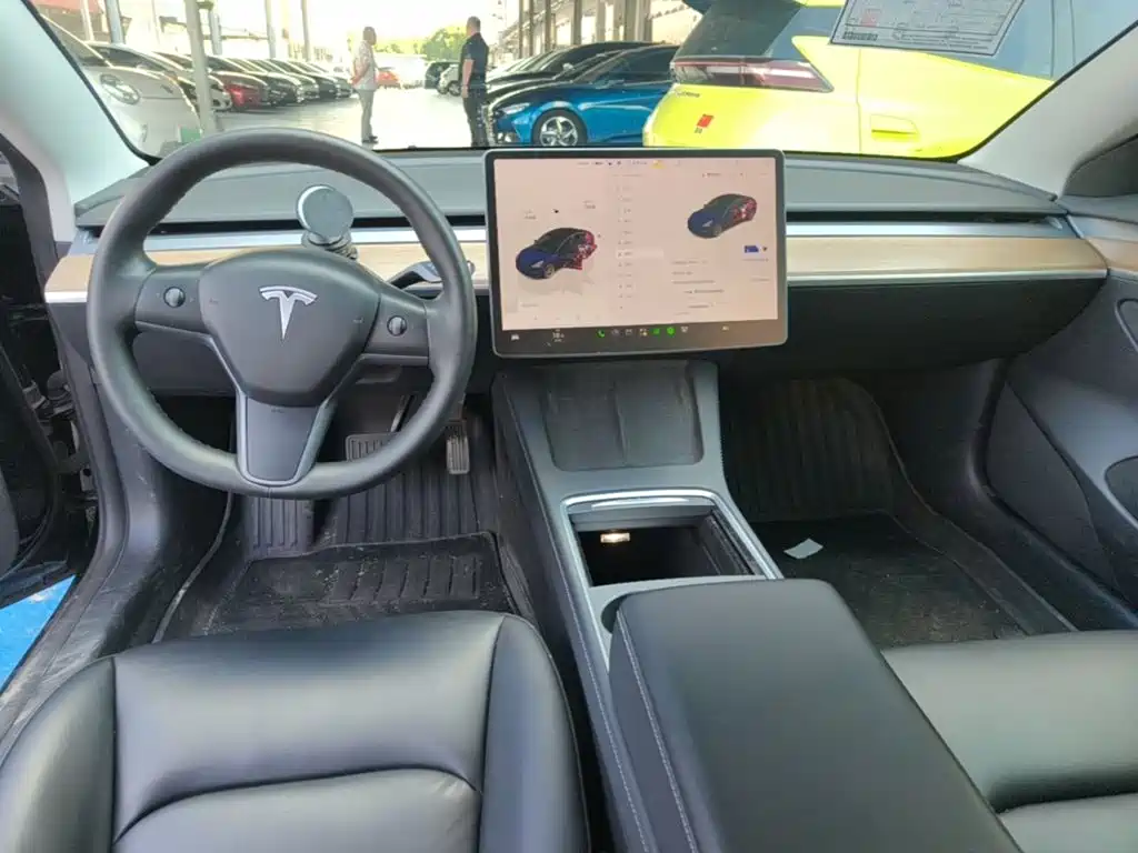 Tesla Model 3 — миниатюра 10