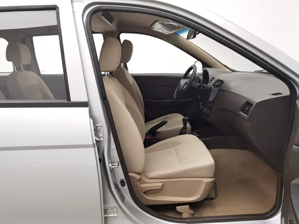 Wuling Hongguang — миниатюра 9