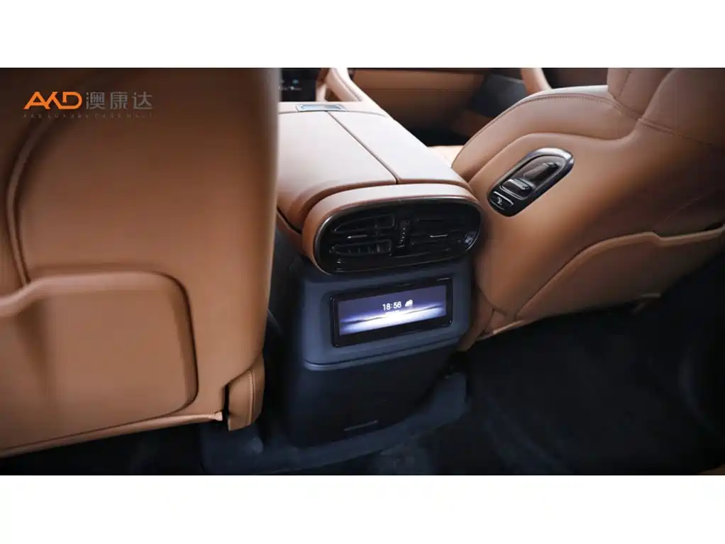 Yangwang Yangwang U8 — миниатюра 9