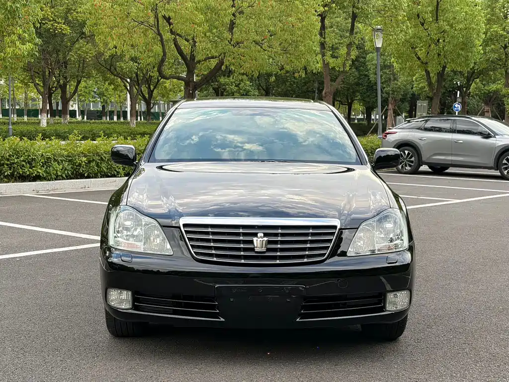 Toyota Crown — миниатюра 2