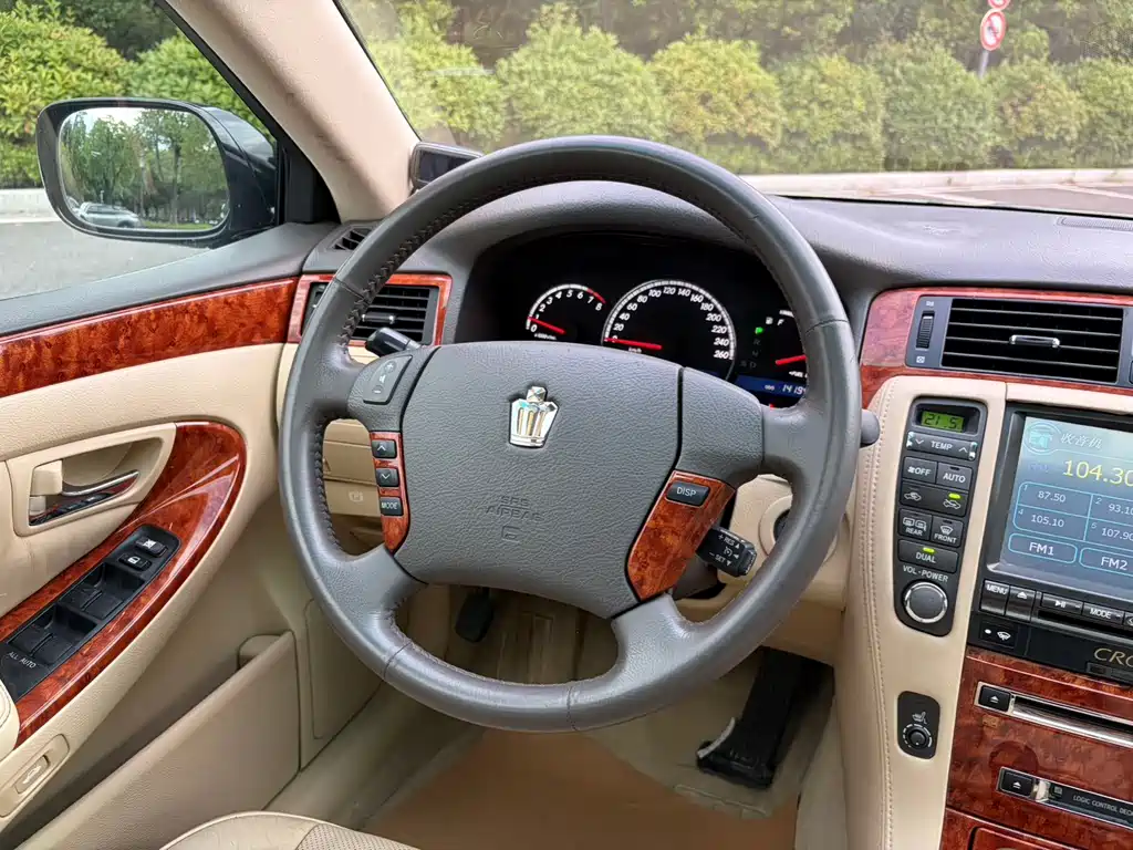 Toyota Crown — миниатюра 9
