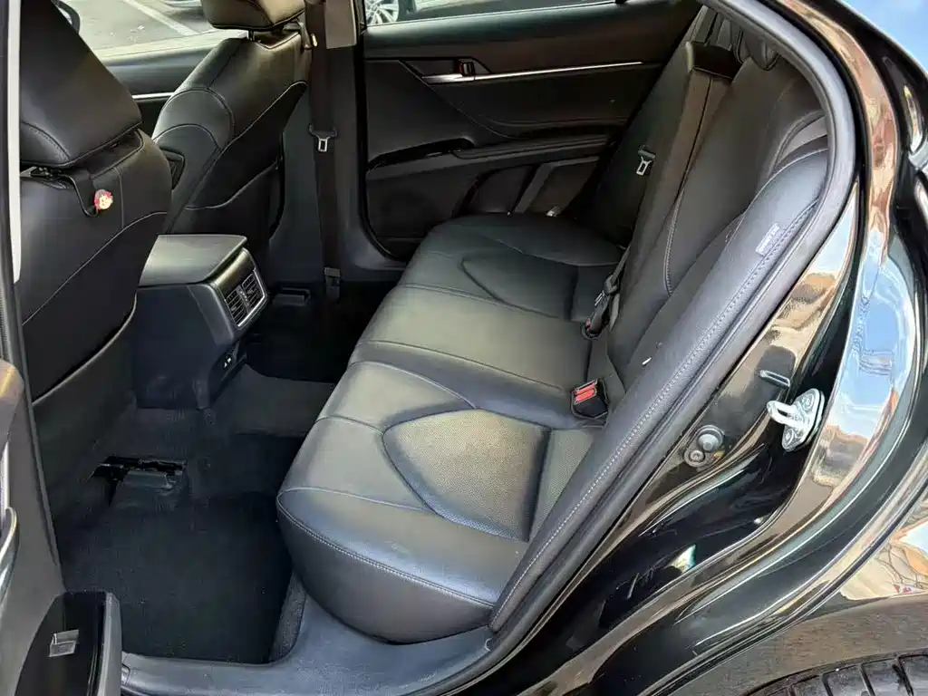 Toyota Camry — миниатюра 8