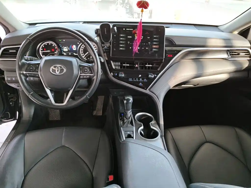 Toyota Camry — миниатюра 10