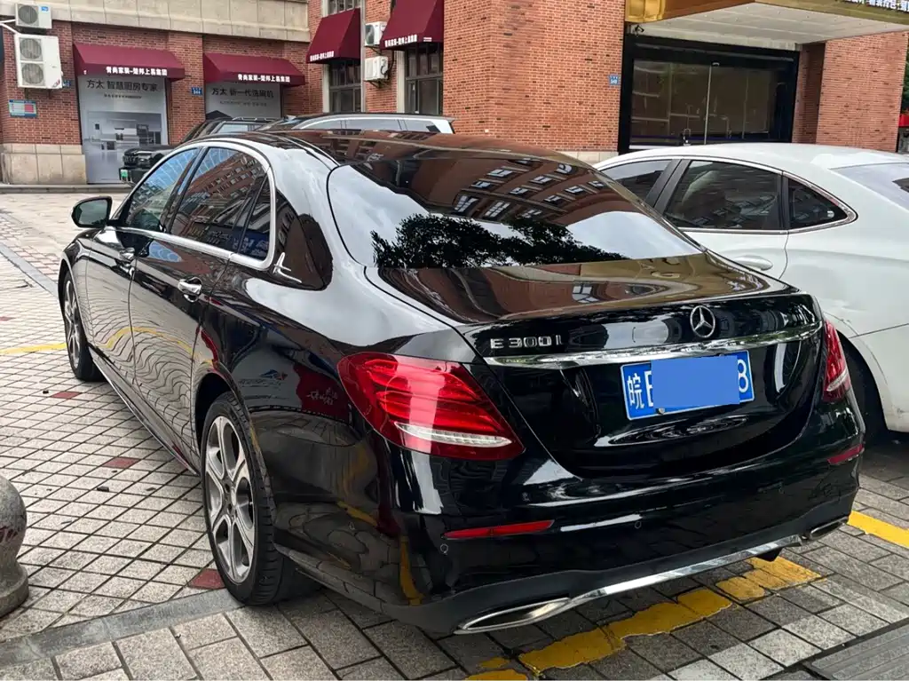 Mercedes-Benz E-Class — миниатюра 4